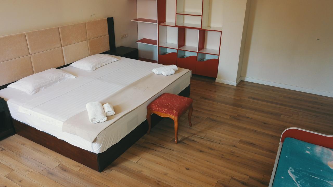 Belgrade Rustaveli Hotel コブレチ エクステリア 写真