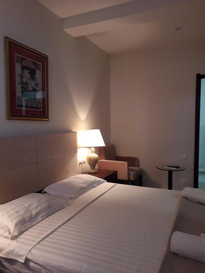 Belgrade Rustaveli Hotel コブレチ エクステリア 写真